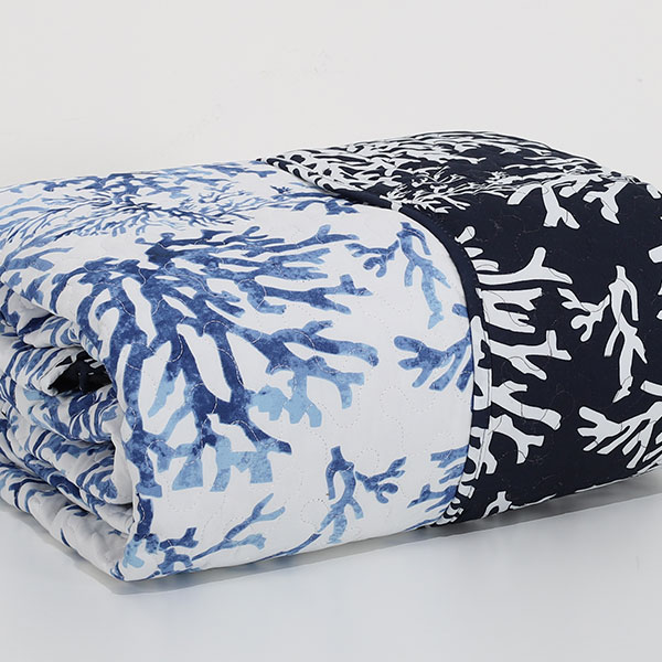 Copriletto Trapuntato Mare – Coralli, Stelle Marine E Conchiglie, Fondo A Righe, Made In Italy – Matrimoniale 250x260 Cm