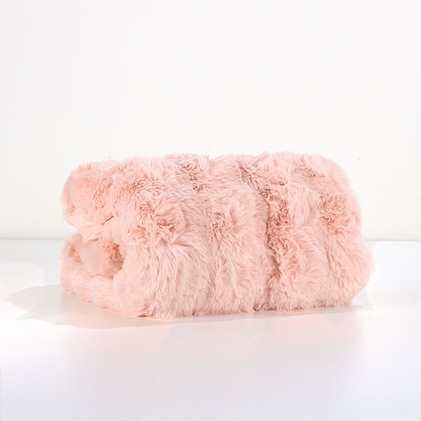 Plaid Pelusche in Pelliccia Ecologica Cipria